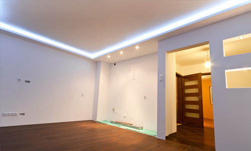 installation plafonnier LED